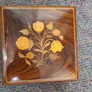 Vintage Beautiful Reuge Italian Floral Inlay Wooden Music Box